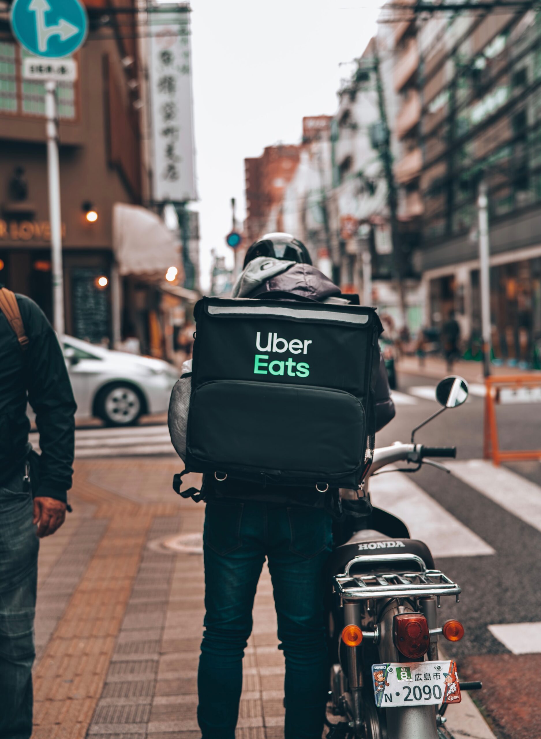 Earn money as an Uber Eats courier 
