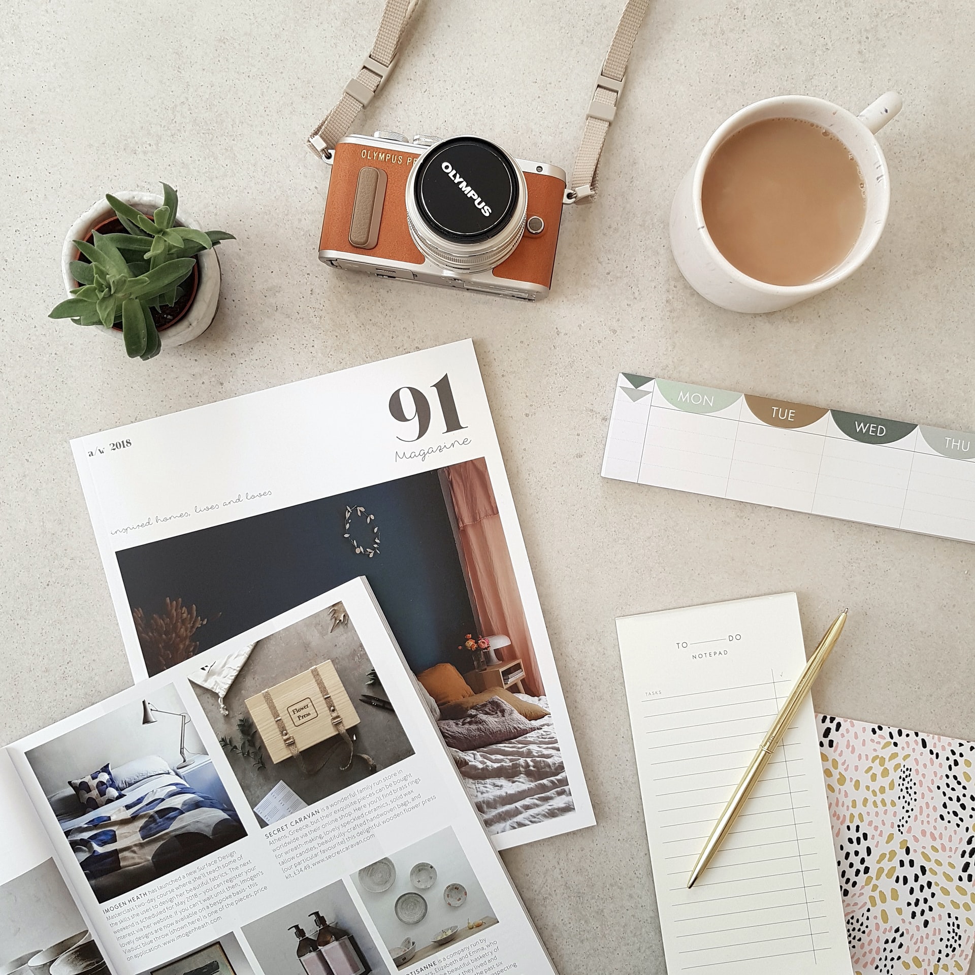 bloggers flatlay how I turned blogging into a full time job